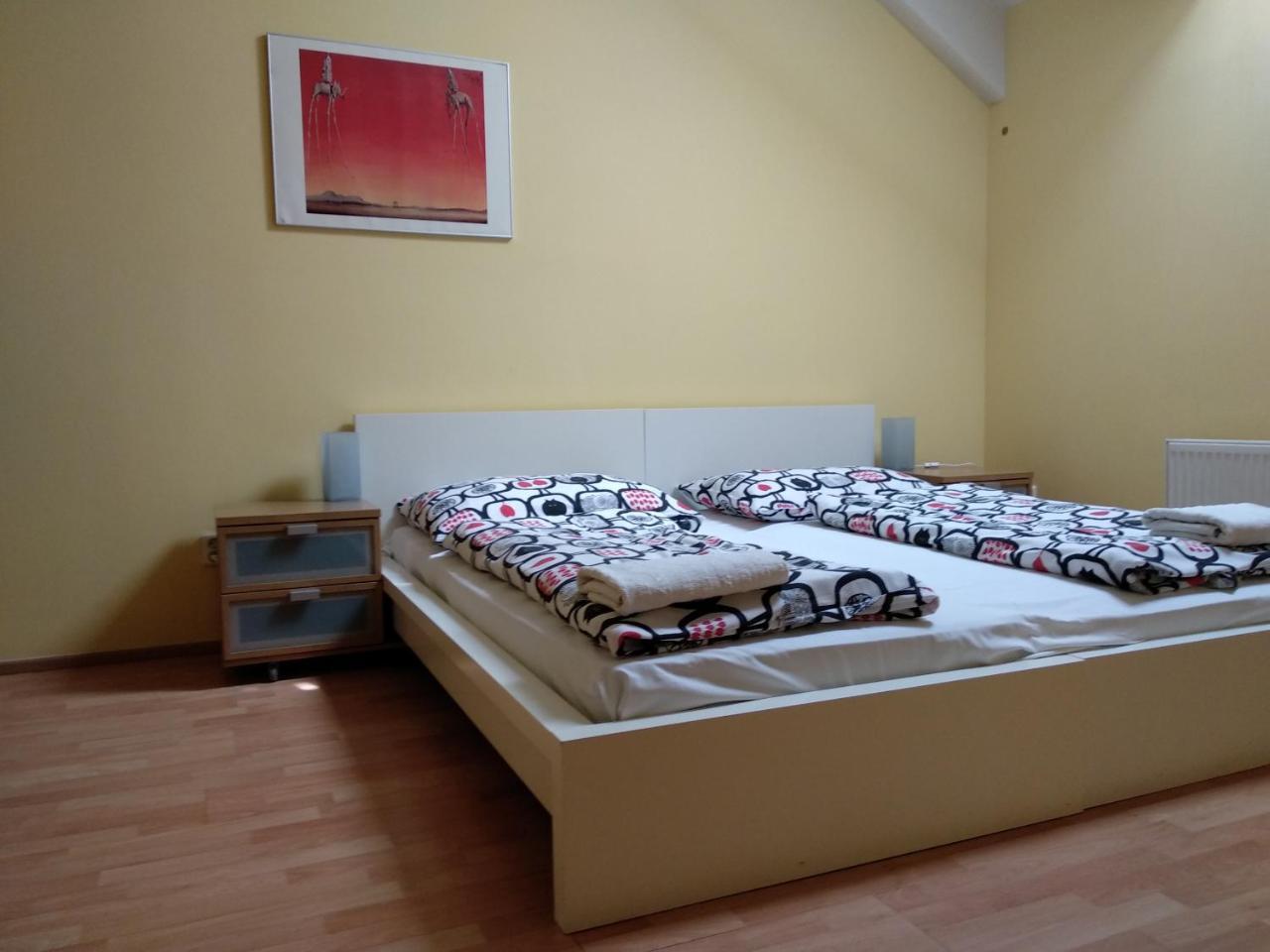 Residence Pinkas Praag Buitenkant foto